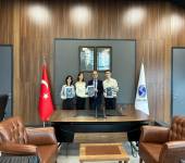 Rektörümüze Dergi Takdimi