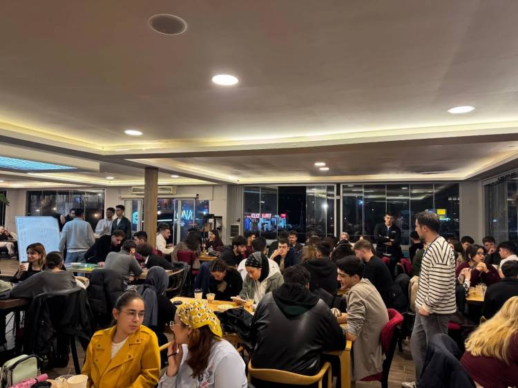 Topluluğumuz ve yeni üyeleri tanışma etkinliğinde bir araya geldi!