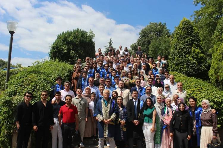 UTİC 2025 Mezunları ve Aileleri Geleneksel Fotoğrafı